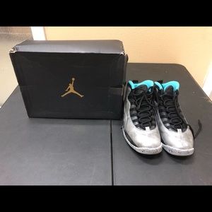 Men’s 7.5 Jordan 10’s retro “lady liberty”